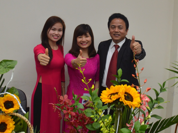 Đội Back office giành giải nhì với tác phẩm “Gánh Hàng Hoa”- với thông điệp về người Phụ nữ Việt Nam mộc mạc, dịu dàng, chịu thương, chịu khó! Hãy tự hào khi bạn là người phụ nữ Việt Nam!